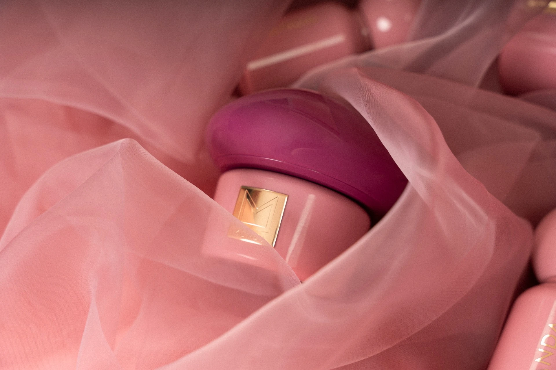 Hennis-Glow Mask naamio-Manda of Scandinavia